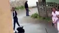 Çocuğun elinde balyoz, emekli polisin elinde silah... Ortalık bir anda karıştı!