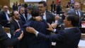 AK Partililer ile CHP'liler birbirine girdi; Büyükşehir Meclisi'nde ortalık bir anda karıştı!