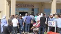 Polis merkezi önünde taşlı sopalı kavga: Yaralılar var