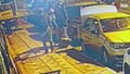 İstanbul'da sokak ortasında küçük kız çocuğunu kaçırmaya çalıştılar!