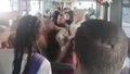 Taciz iddiası otobüsü karıştırdı, tekme tokat kavga ettiler