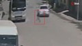 Küçücük çocuğa çarpıp yoluna devam etti: Minik çocuk metrelerce savruldu!