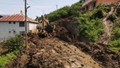 Sağanağın vurduğu Trabzon'da heyelan: 3 ev hasar gördü!