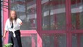 Haklarını alamayan bir kadın iş yerinin önünde kendini yakmaya çalıştı