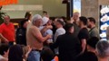 Türkiye'nin ünlü AVM'sinde ''adamına göre muamele'' kavgası