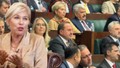 AK Parti'nin grup toplantısına katılan ünlü iş kadını isyan etti: ''Öküz altında buzağı arıyorlar''