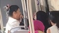 Belediye otobüsünde saç saça baş başa kavga! Tesettürlü kadına çirkin sözler