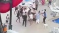 Pantolonlarıyla havuza girmeye kalkışan yabancı uyruklu magandalar, siteyi savaş alanına çevirdi