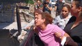 Sel nedeniyle evinde çocuğuyla mahsur kalan kadın sinir krizi geçirdi