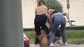 Genç kızların kavgası kamerada: İkisi tuttu, biri dövdü!