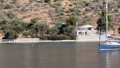 Ünlü tatil cennetinde sahil işgal altında! Duvar örüldü