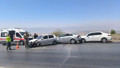Dört aracın karıştığı zincirleme kazada yol savaş alanına döndü