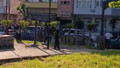 Sokak ortasında dehşet: Silahla vurulan kadın berbere sığındı!