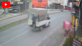 Motosiklet ile takip ettikleri kamyonetten seyir halinde tam 40 kilo et çaldılar!