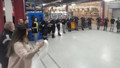 Bu fabrikada en düşük maaş 153 bin TL'ye yükseldi! Zammı halayla kutladılar