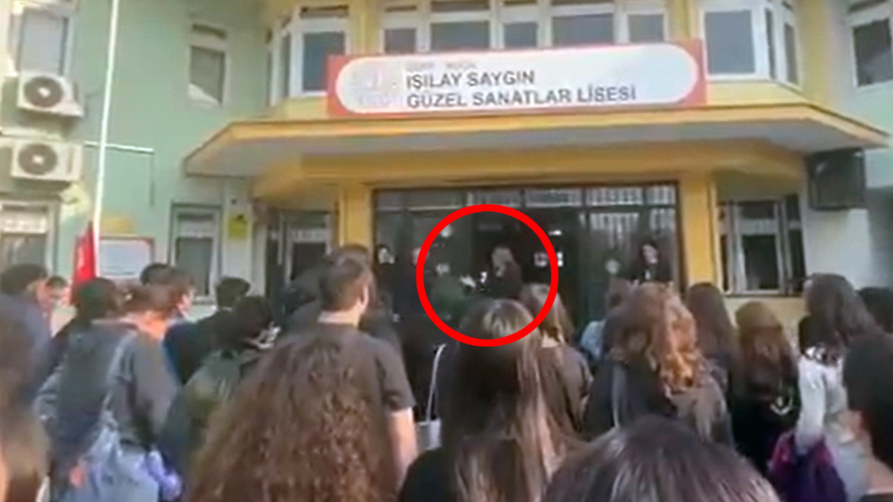 Lisede Andımız krizi: Öğrenciler Andımız'ı okudu, müdür susturmaya çalıştı