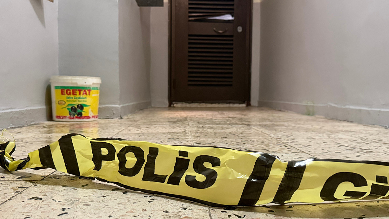 Annesini de ağabeyini de uyurken silahla vurarak katletti