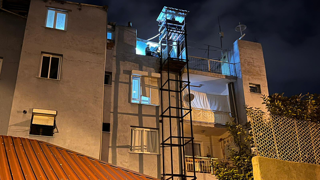 Engelli kardeşi için yaptırdığı asansörden düşerek öldü