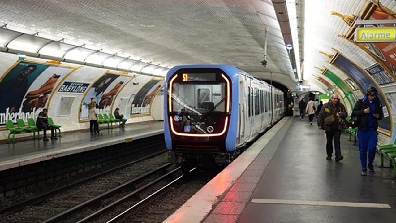 Paris metrosunda bıçaklı dehşet! Yaralılar var