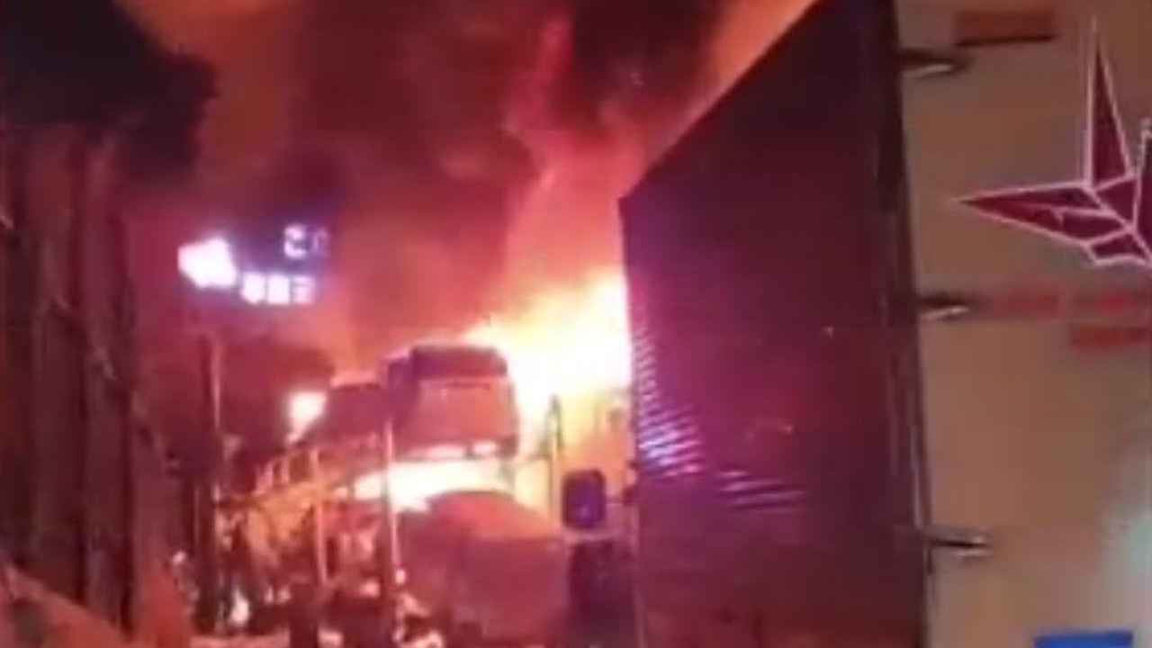 Otoyolu cehenneme çeviren kaza: 50 araç birbirine girdi!