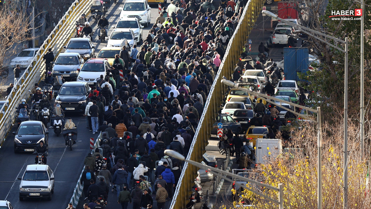 Ekonomik kriz ve siyasi baskı binlerce İranlıyı sokağa döktü; Cumhurbaşkanı ''pes'' etti