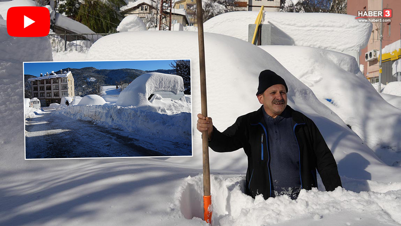 Dört gündür yağan kar hayatı durdurdu: Araçlar tamamen kara gömüldü!
