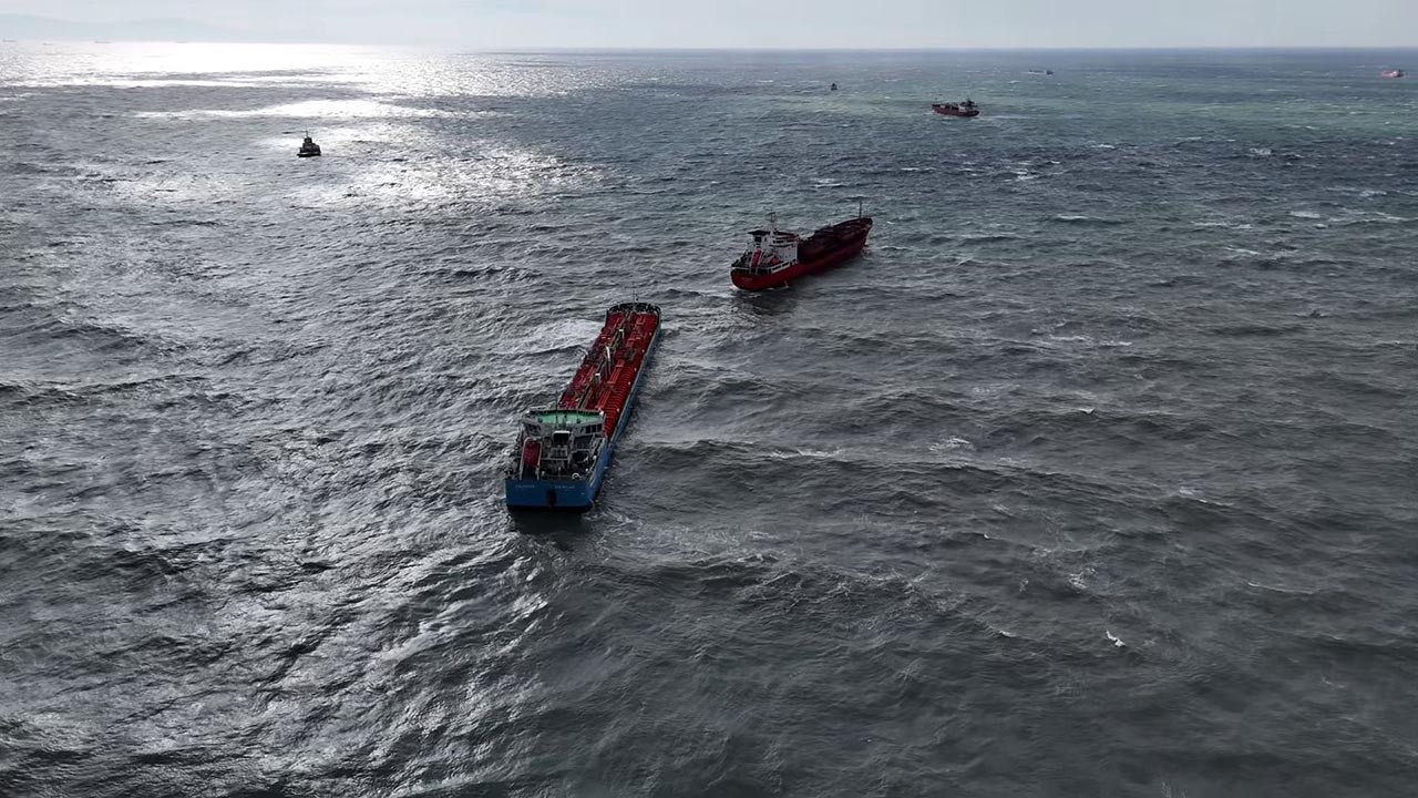 İstanbul Bakırköy açıklarında hareketli dakikalar: İki tanker acil durum çağrısı yaptı