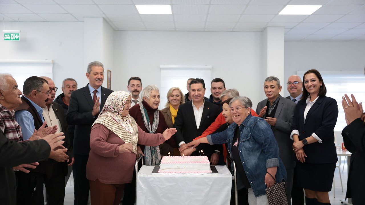 Muğla Büyükşehir Belediye Başkanı Aras’tan Yaşamevi’ni Mutlu Eden Ziyaret