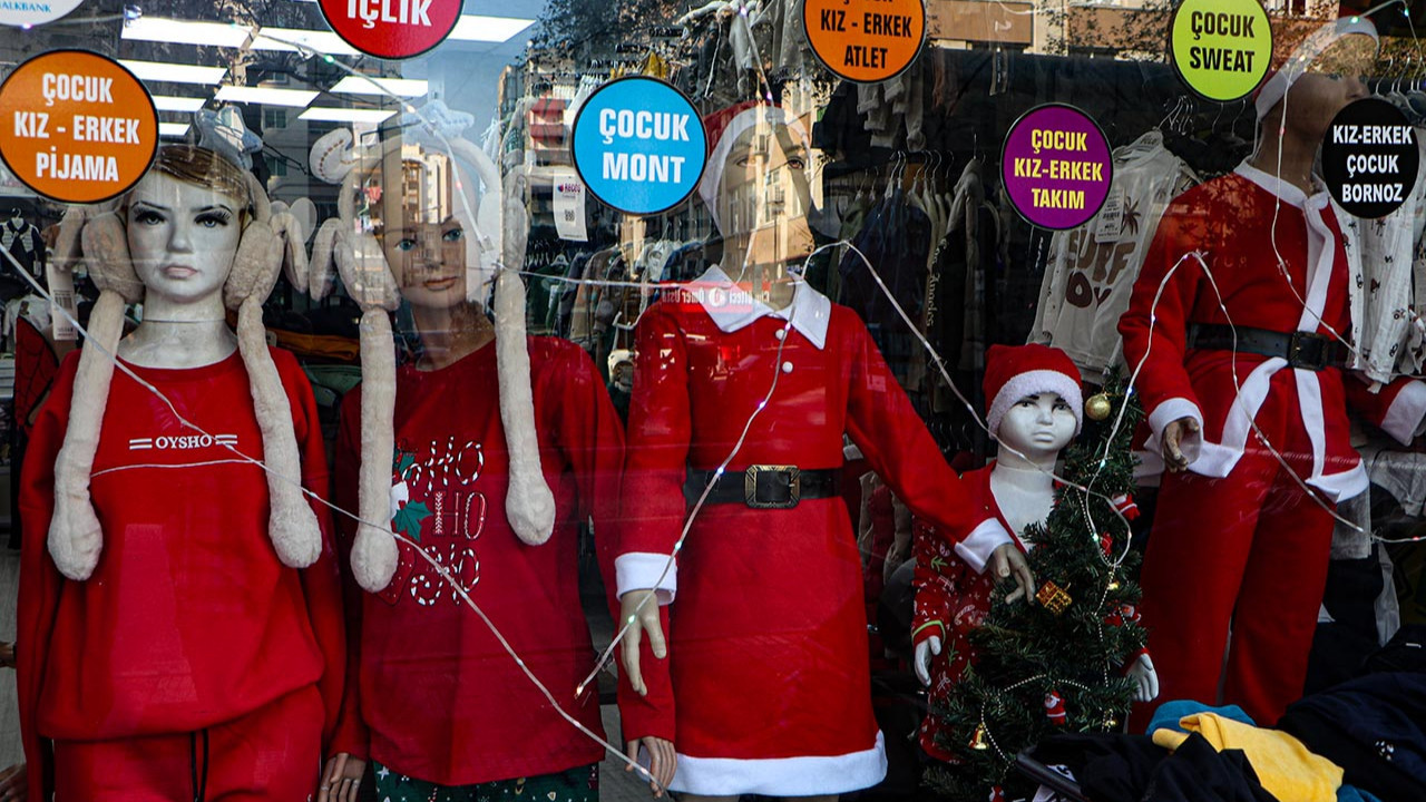 Yılbaşı öncesi kırmızı iç çamaşır satışları patladı