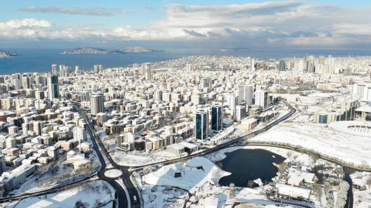 AKOM ve valilikten yeni uyarı: İstanbul'a kar yağışı geri dönüyor