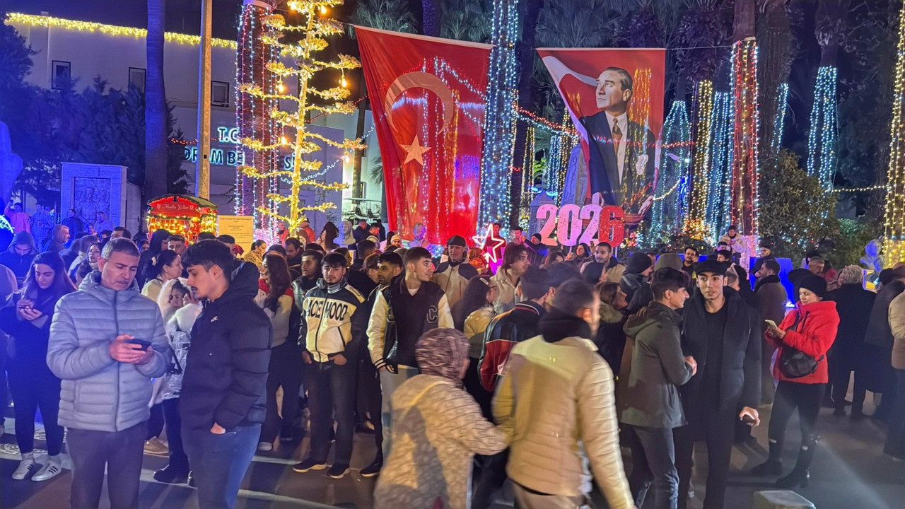 Bodrum'da Meydanın Işıltısı Fotoğraf Karelerinde Ölümsüzleşti