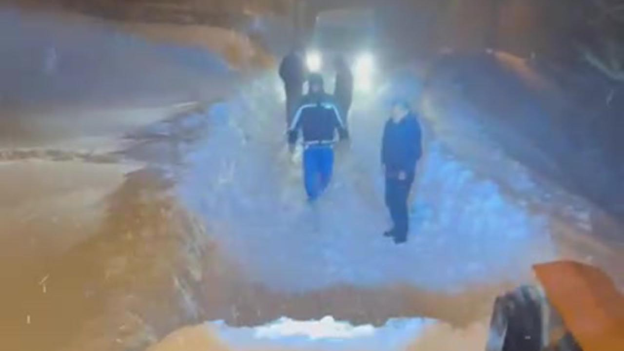 Yılbaşı akşamı kabusa döndü! Kar ve tipi yolu kapattı; mahsur kaldılar