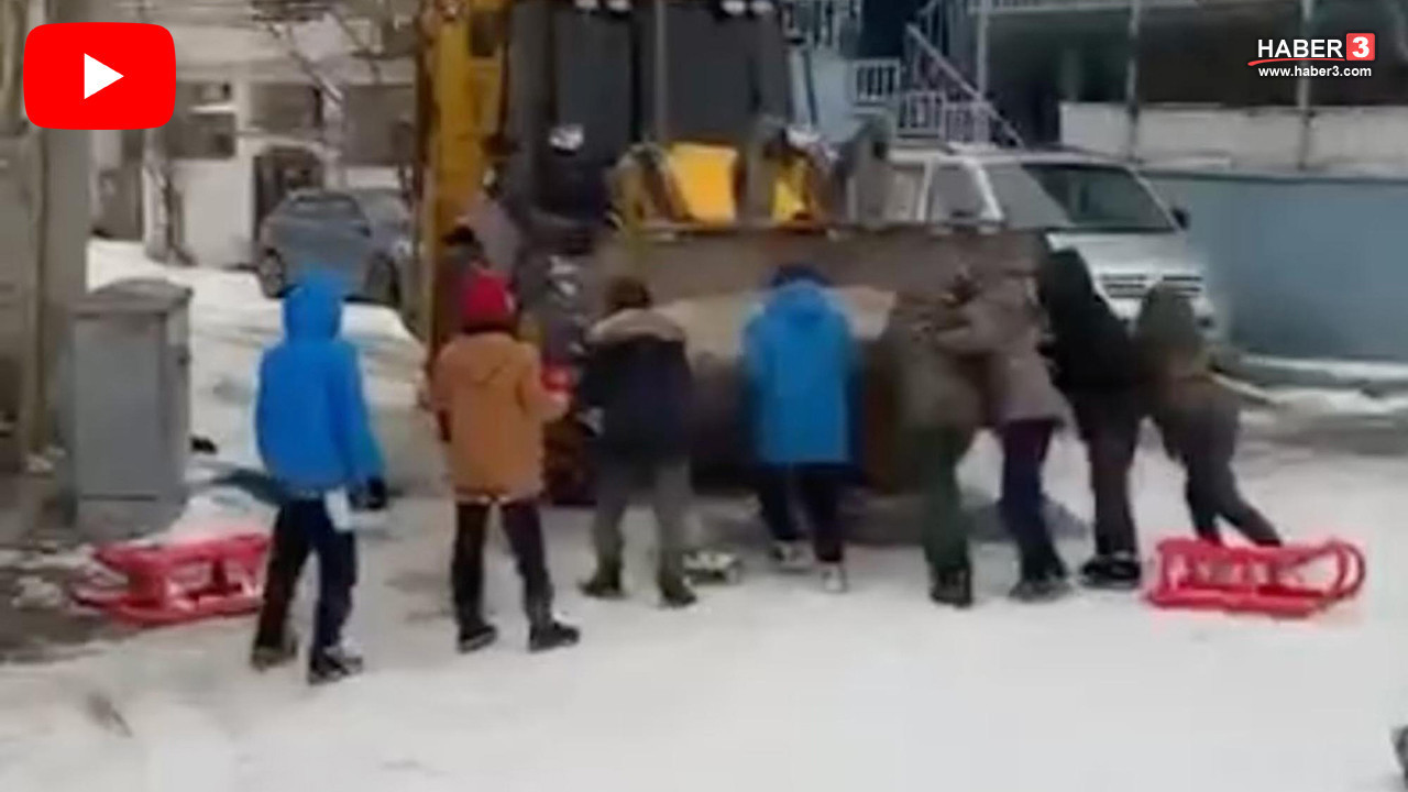 Mahallenin çocuklarından kar temizleme aracı şoföründen gülümseten istek