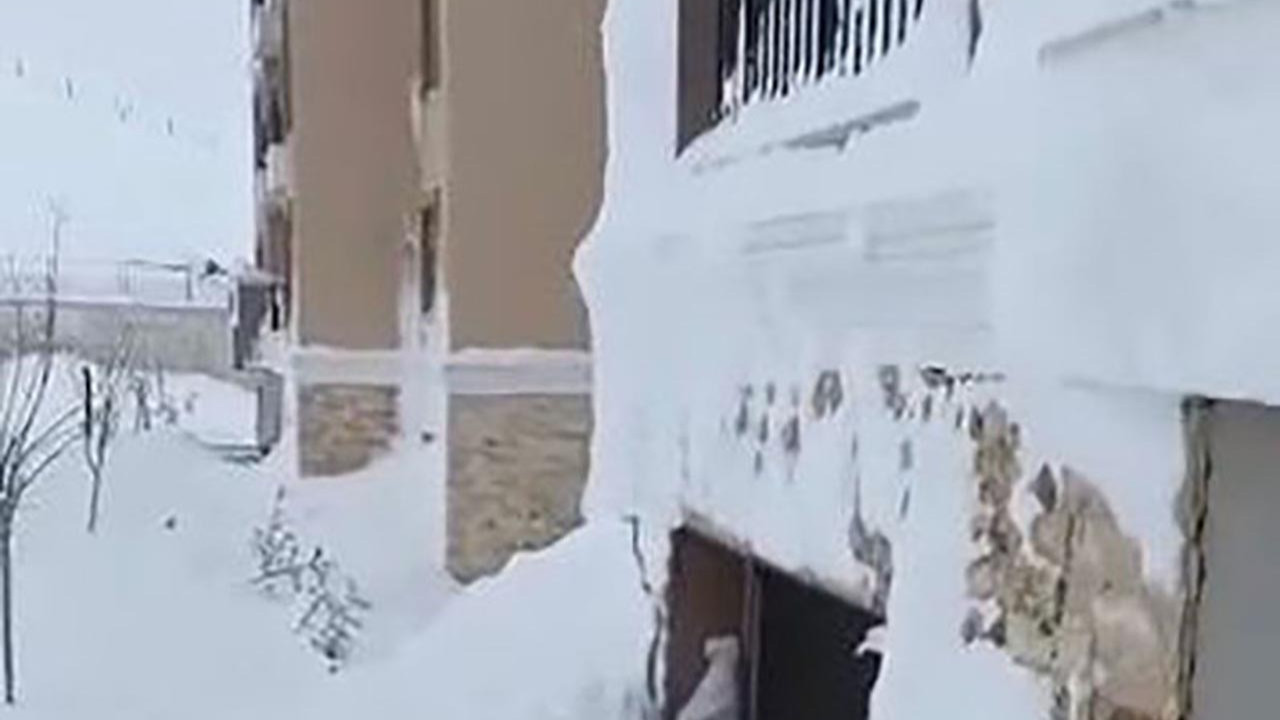 Bir ilçe diken üstünde! 24 saatte 6 noktada çığ düştü