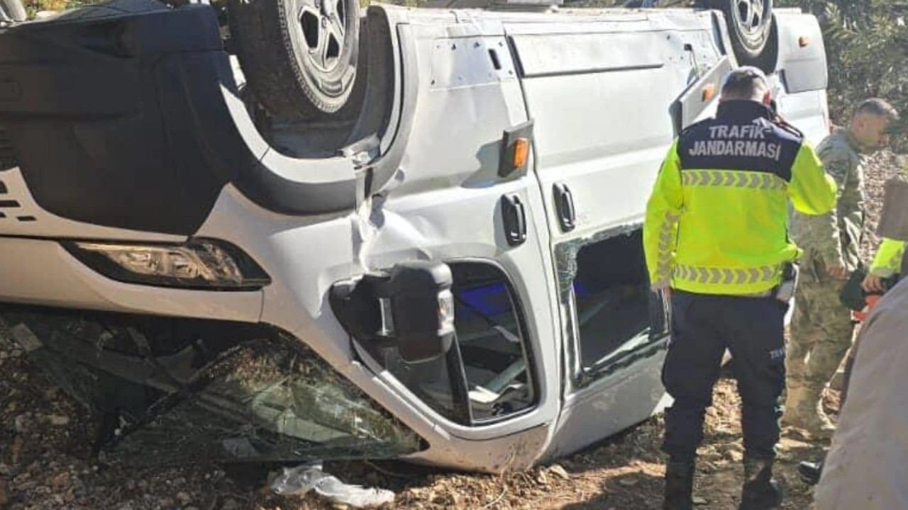 Öğrenci servisi şarampole yuvarlandı: Yaralılar var!
