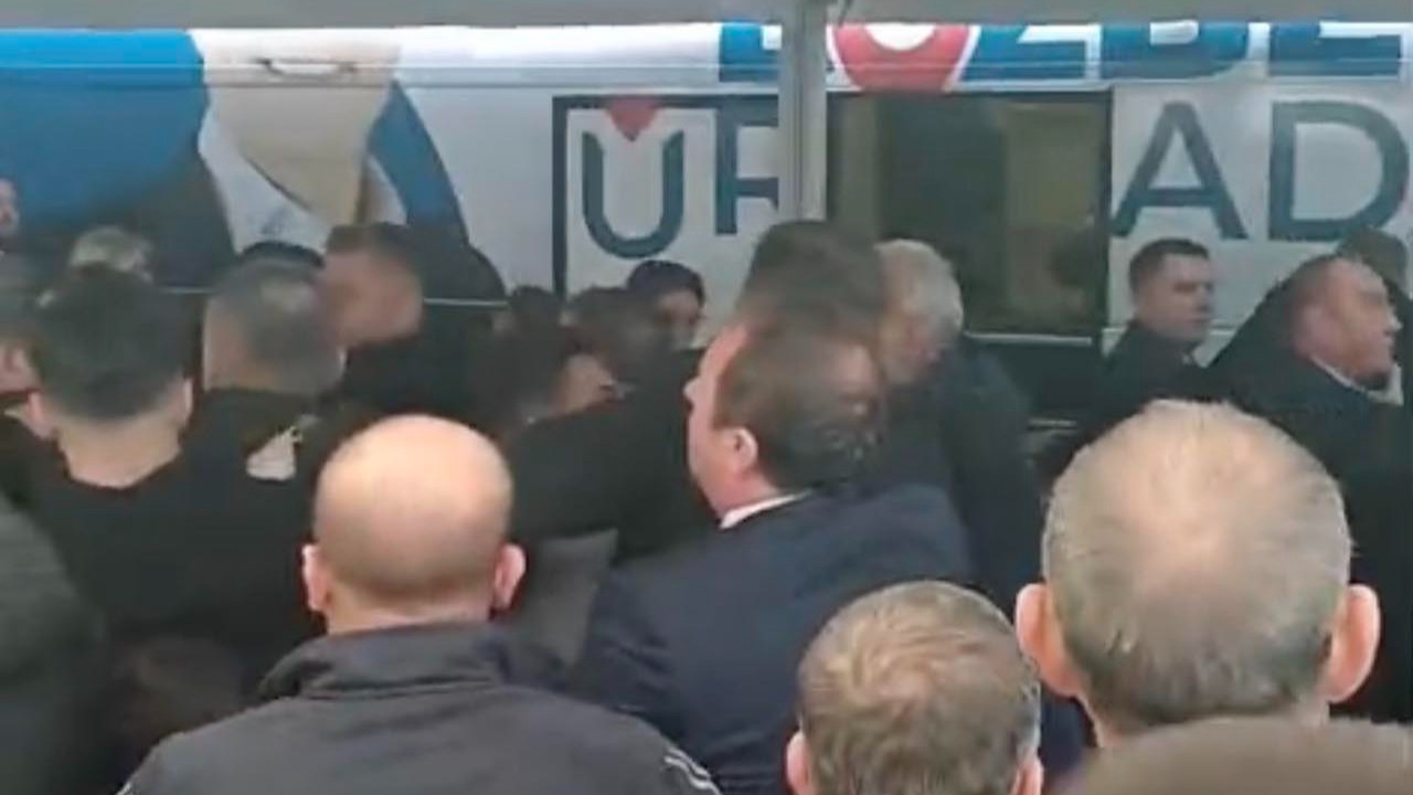 Bursa Büyükşehir Belediye Başkanı Bozbey'e saldırı girişimi