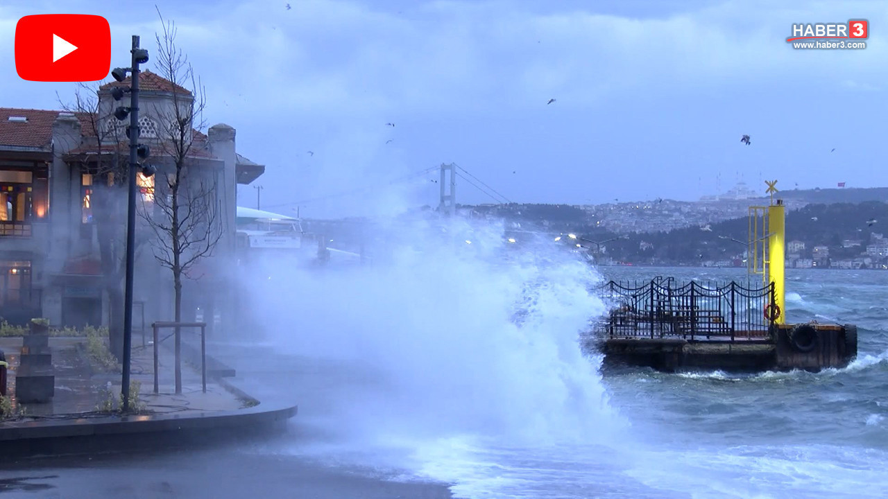 İstanbul'da boğaz hattı dev dalgalarla dövüldü, ortaya bu görüntüler çıktı!
