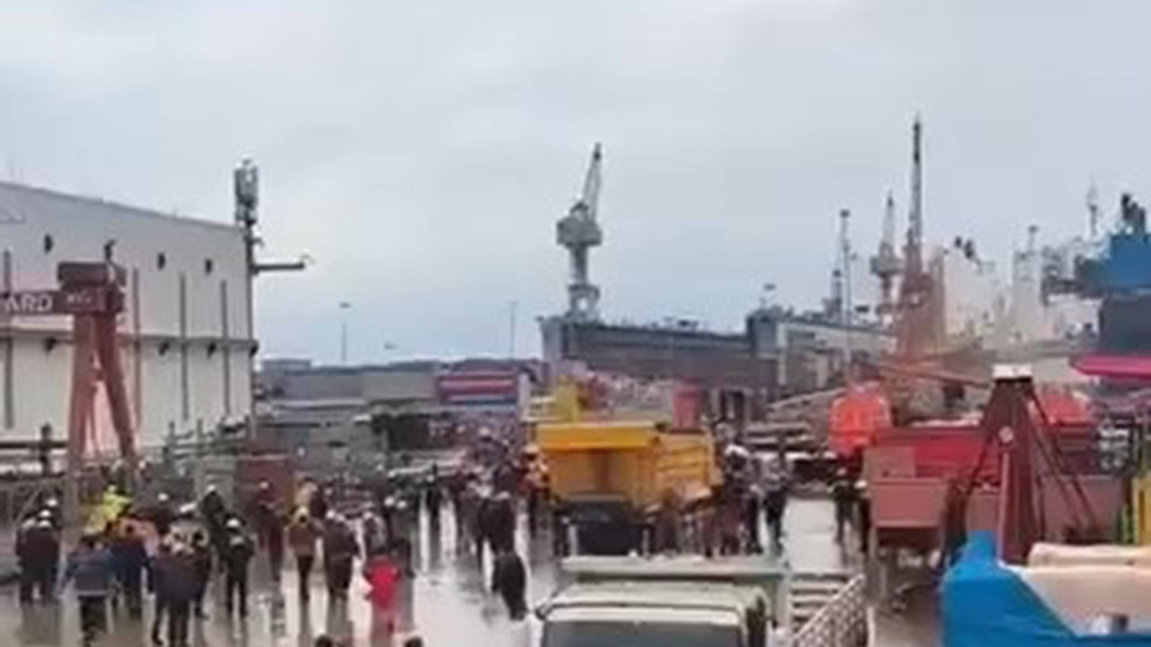 Tersaneler bölgesinde vinç devrildi!