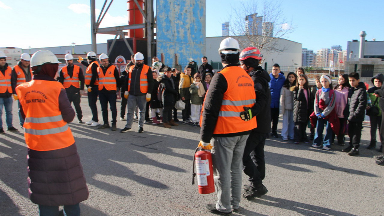 Kartal'da İlkokul Öğrencilerinden Afet İşleri Müdürlüğü’ne Ziyaret