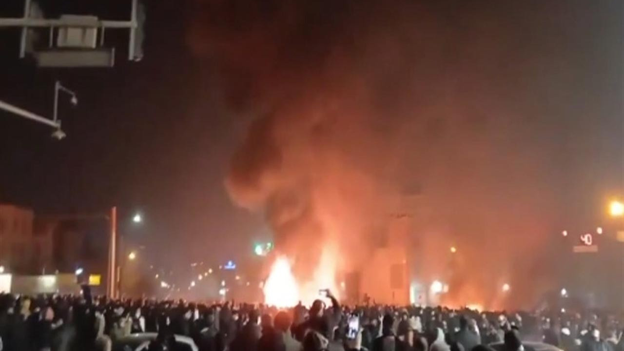 İran'da sular durulmuyor: Can kaybı 600'ü aştı!