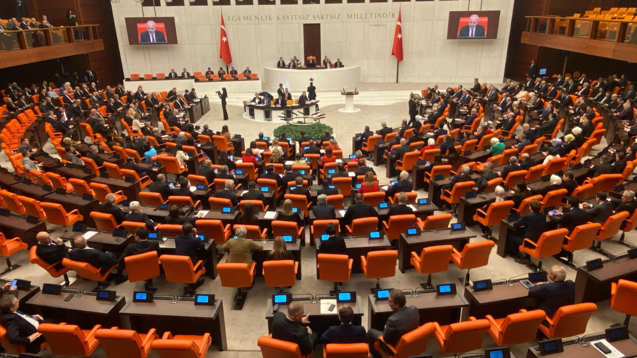 Meclis'te ''Alevi'' tartışmaları yeniden alevlendi: ''Gelsin, çıksın, özür dilesin''
