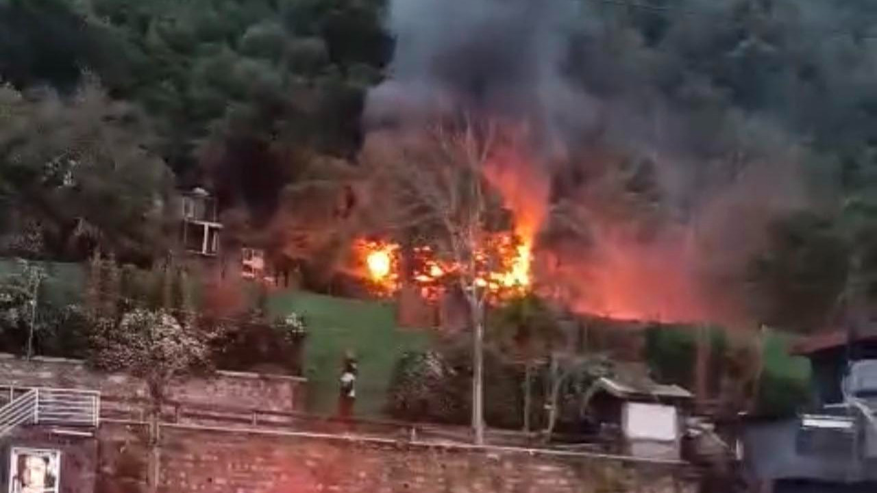 İstanbul Boğazı'nda ünlü restoranda yangın paniği