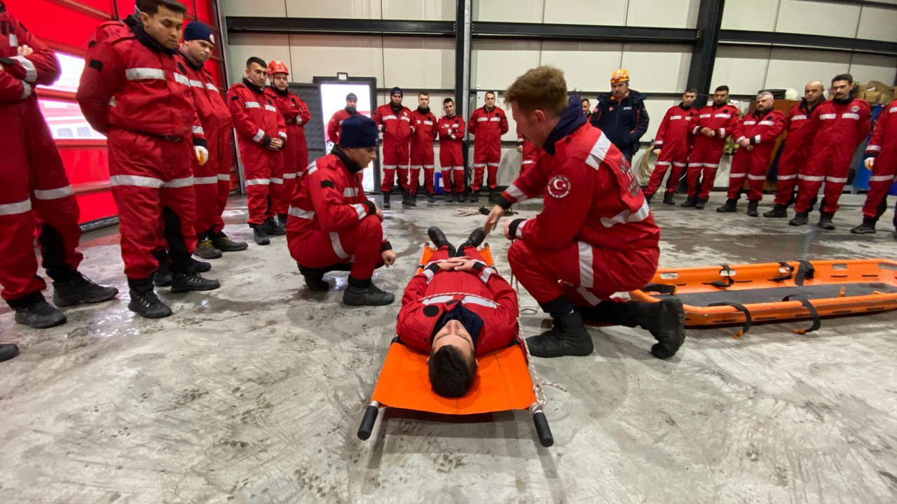 Balıkesir İtfaiyesi’nin kahramanları afetlere karşı güçleniyor