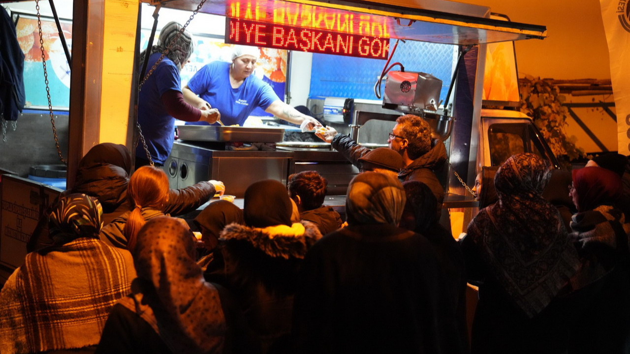 Kartal Belediyesi’nden Miraç Kandili Dolayısıyla Vatandaşlara Lokma İkramı