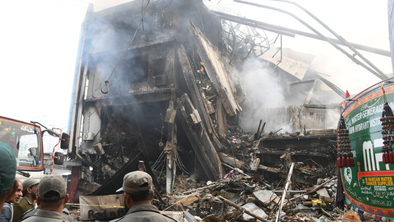 Alışveriş merkezinde yangın faciası: 6 ölü, 20 yaralı