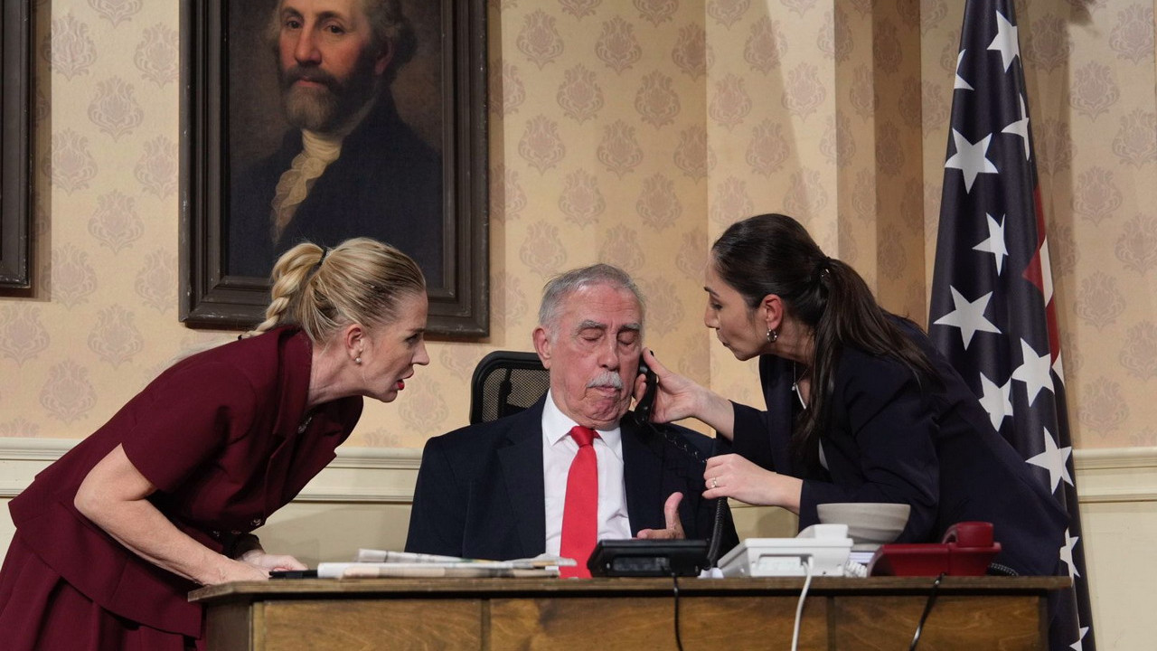 Kartal’da Komedi Rüzgarı: ''Olaylar Çok Büyük'' İzleyenleri Kahkahaya Boğdu