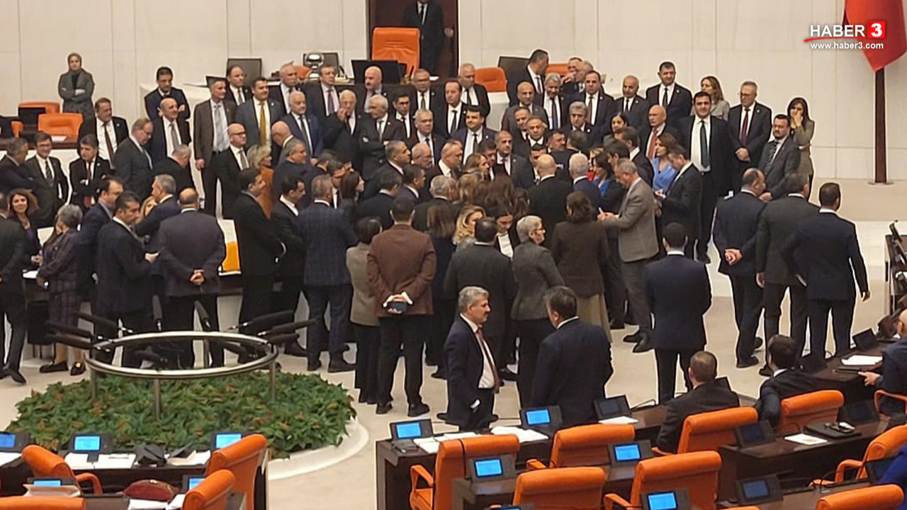 AK Parti'nin TBMM'deki ''oy pusulası oyunu'' Meclis'i karıştırdı