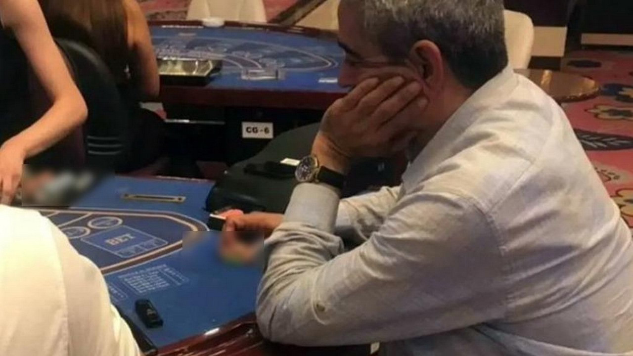 Kumar masasında görüntülenen MHP'li isim görevden alındı