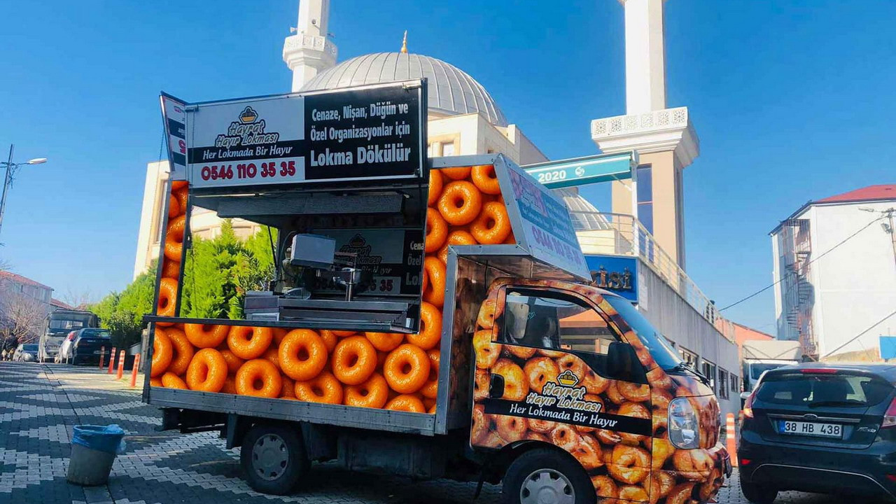 Hayır Lokması Halka Açık Dağıtımlarla Sokaklara Taşınıyor