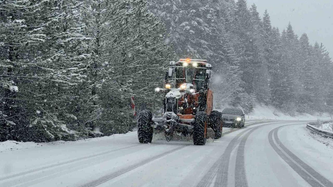Okullarda yarı yıl tatilinde eğitimin sürdüğü bazı illerimizde okullar tatil edildi